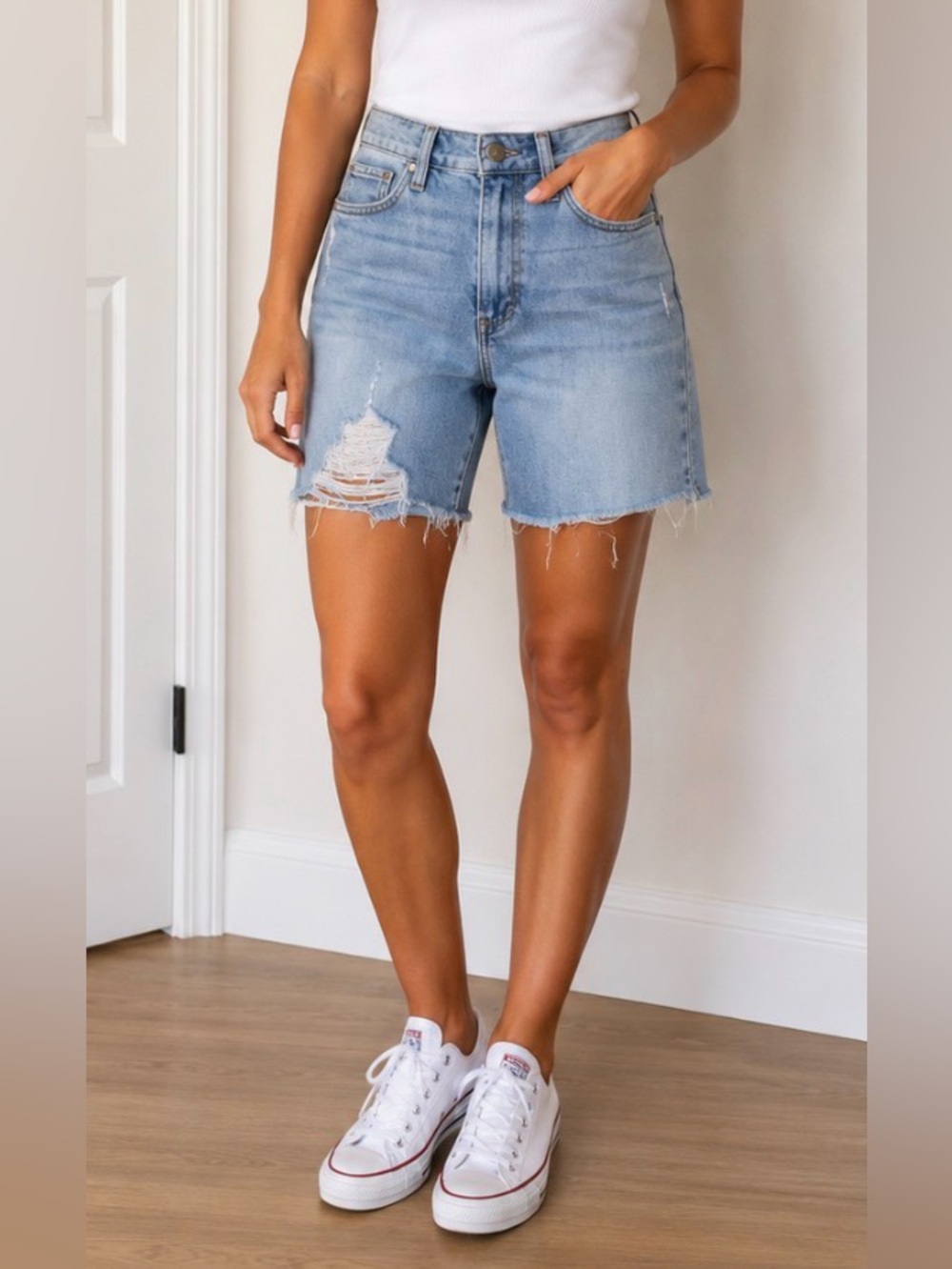 PAIGE Shorts Jax Knee Light Blue Distressed Denim  Stretchy Bermuda 28 Jean Long